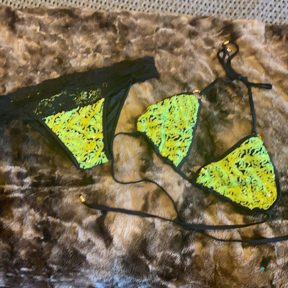 Beach Bunny Neon Yellow Sequin bikini XL top M btm